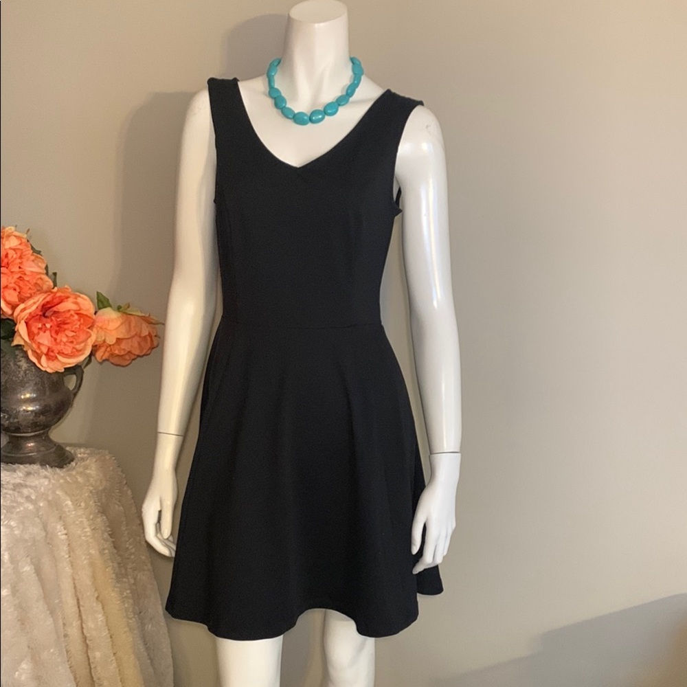 Stylish Black Sleeveless flare Dress Small